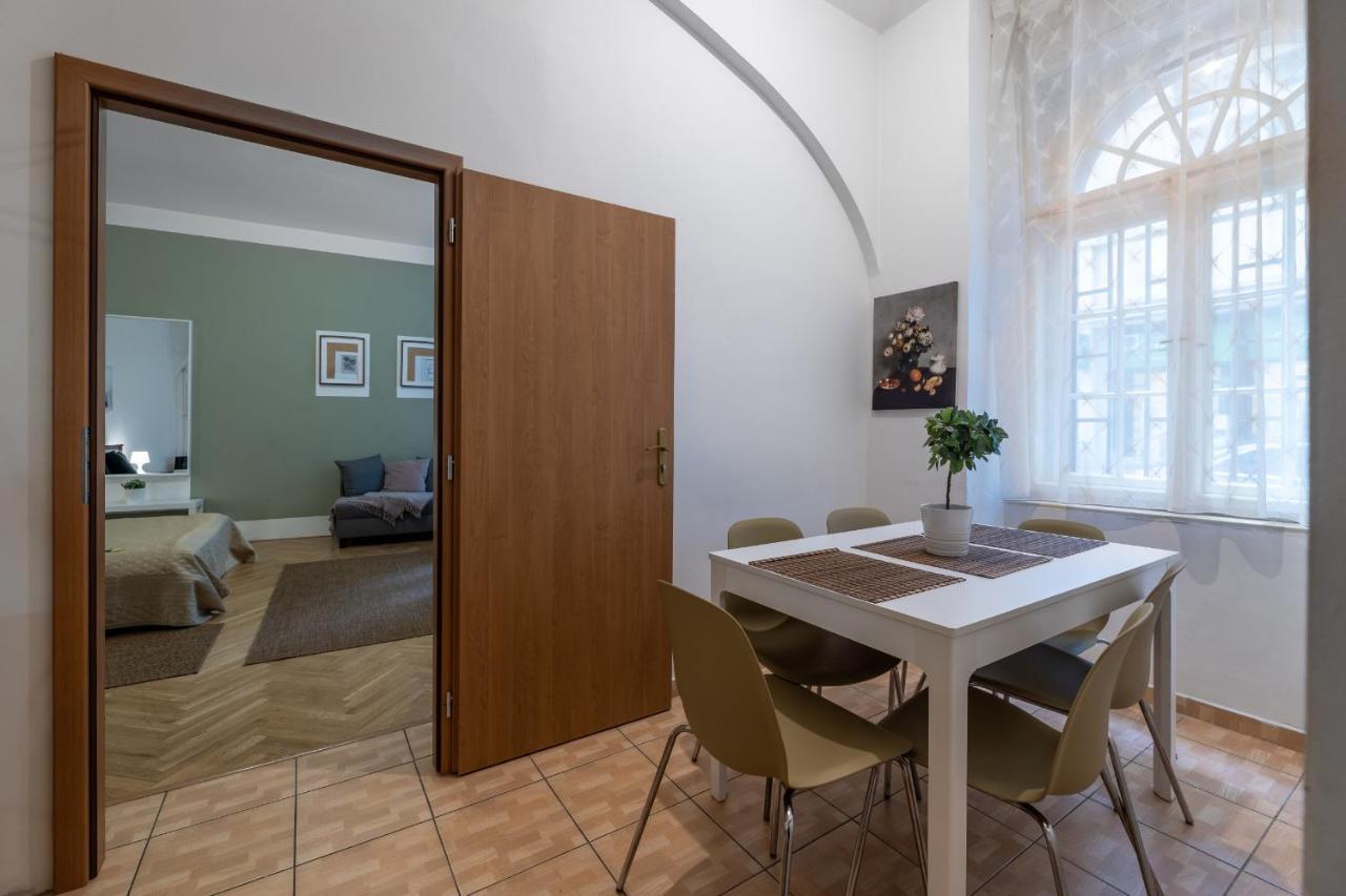 Spacious 3 Bedroom Apartment In The Heart Of Prague Exterior photo
