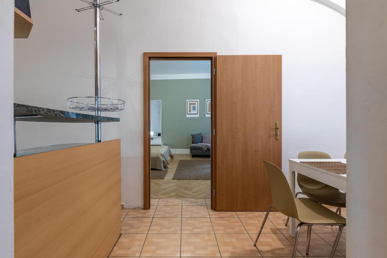 Spacious 3 Bedroom Apartment In The Heart Of Prague Exterior photo