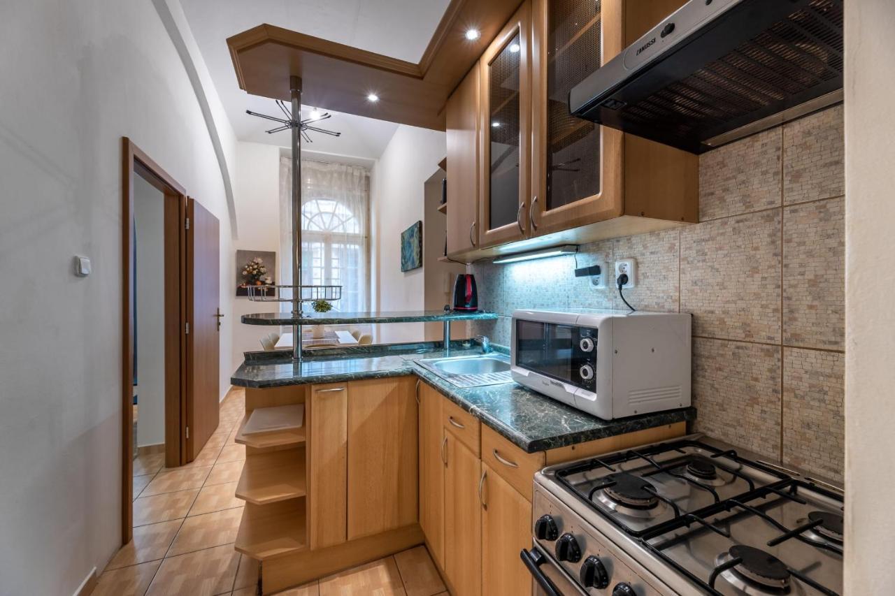Spacious 3 Bedroom Apartment In The Heart Of Prague Exterior photo