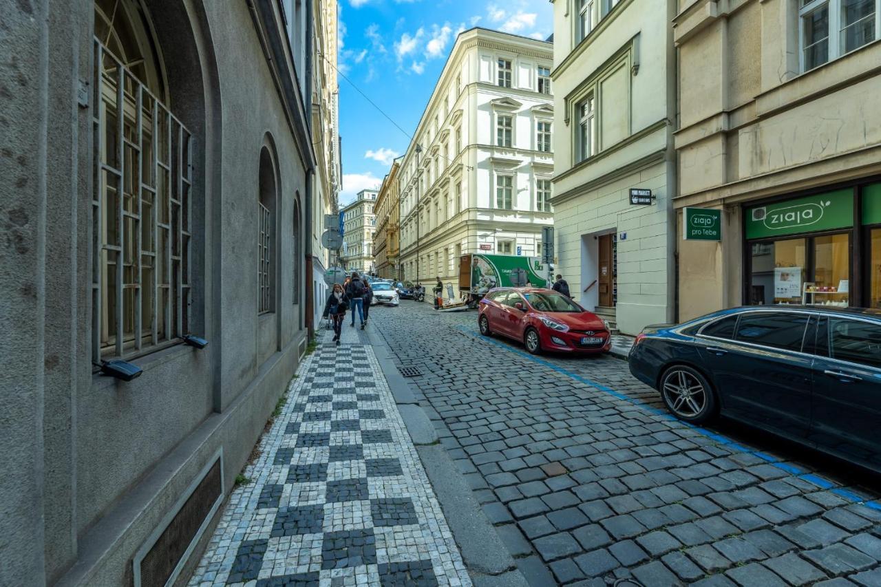 Spacious 3 Bedroom Apartment In The Heart Of Prague Exterior photo